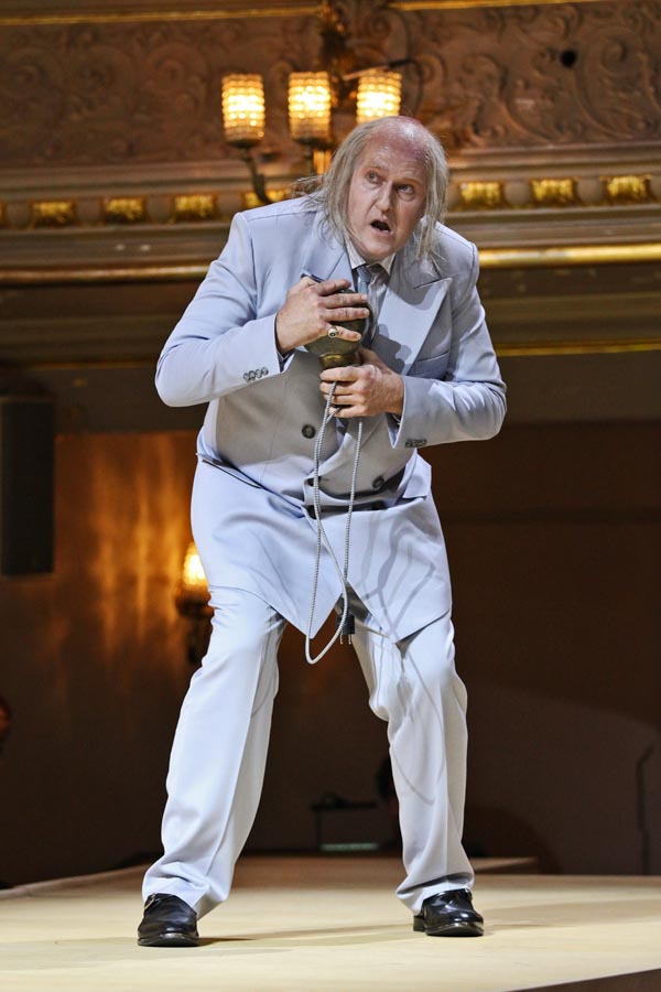 Szene aus "Die Bassariden", Komische Oper, Berlin 2019