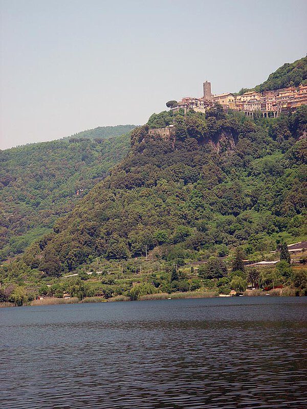 Das Städtchen Nemi in den Albaner Bergen, 2007