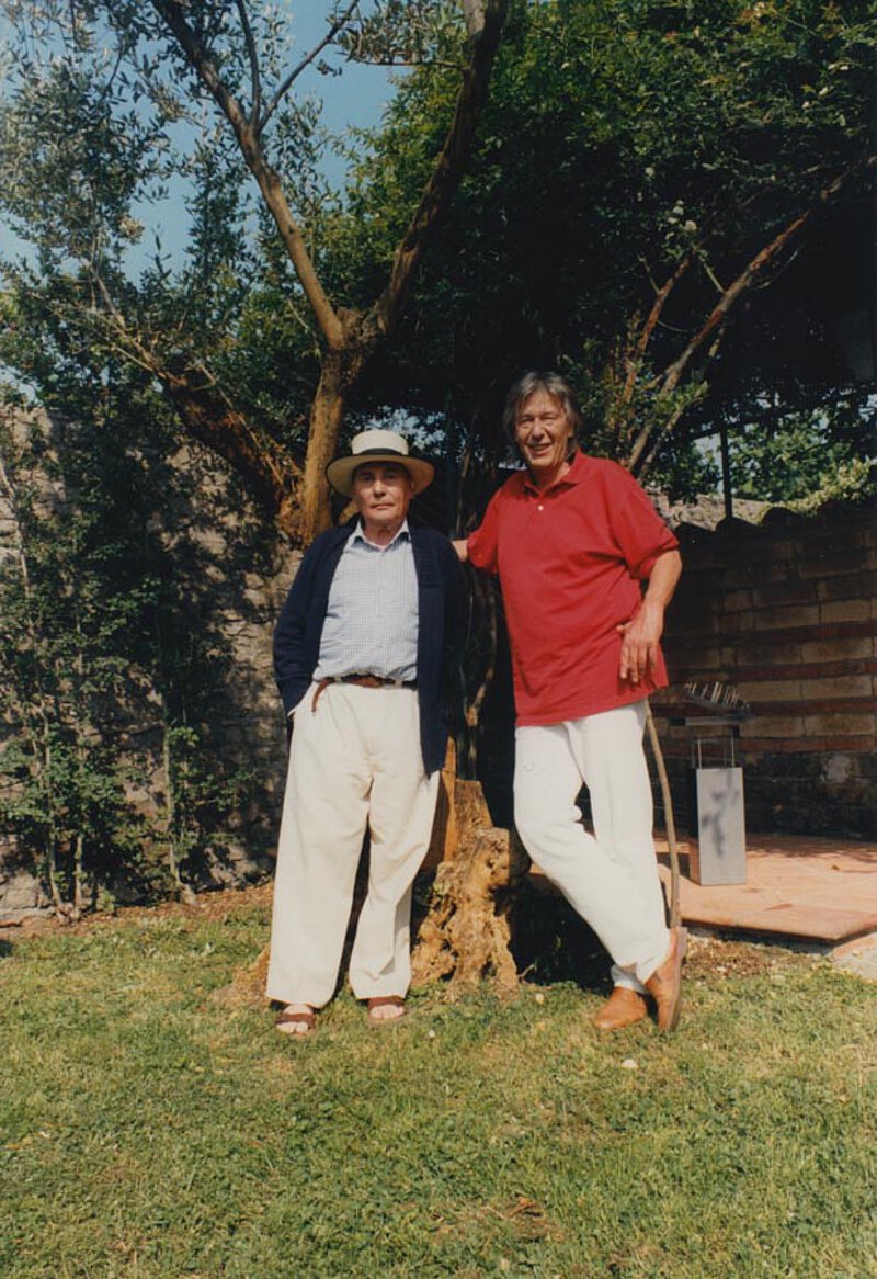 Mit Bernhard Lehmann bei der Einweihung der Klangskulptur für Hans Werner Henze, Marino 1998