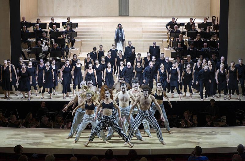 Szene aus "Die Bassariden", Komische Oper, Berlin 2019