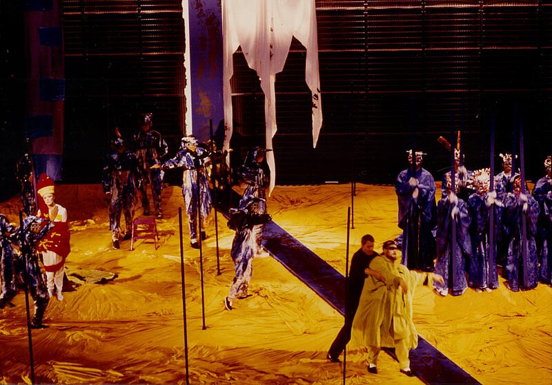 Szene aus der Uraufführung von "Leyla und Medjnun", 1. Münchener Biennale, 1988