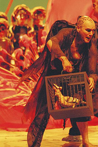 Uraufführung von "L'Upupa", Salzburg 2003
