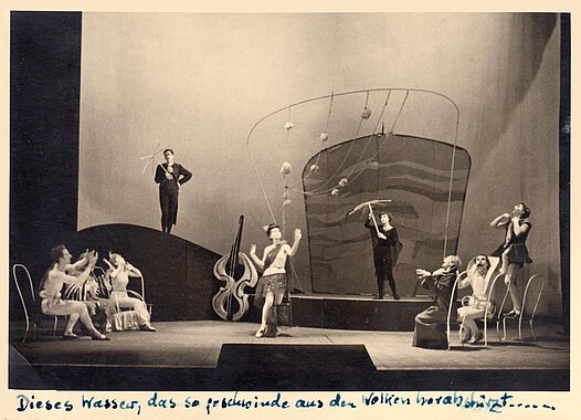 Szene aus "Das Wundertheater", Theater Regensburg, 1950