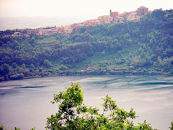 Lago de Nemi unter Genzano, Italien 2007