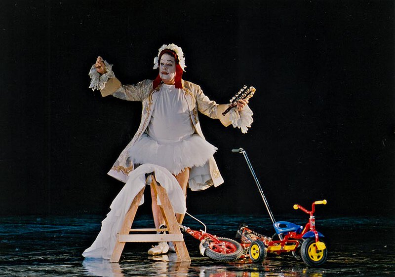 Szene aus "König Hirsch", Premiere an der Komischen Oper, Berlin 1998