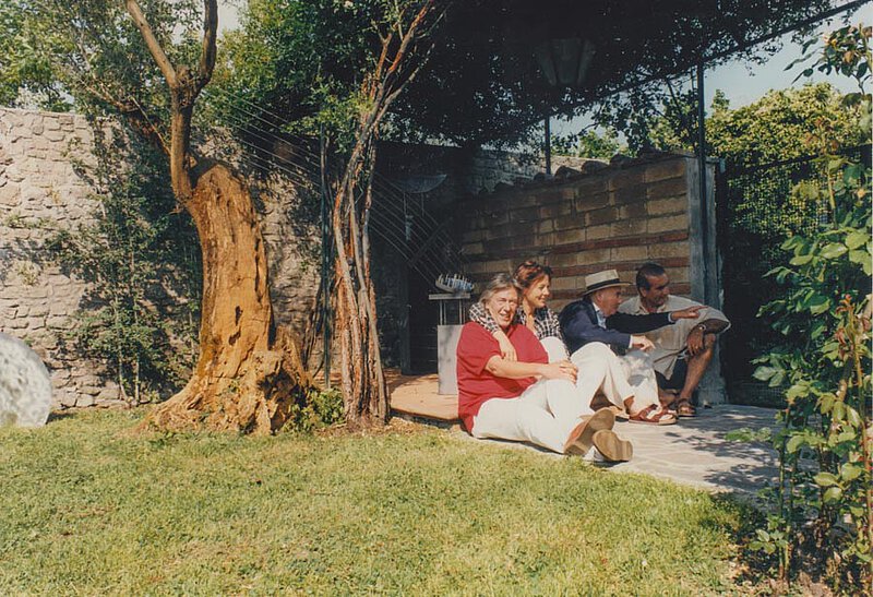 Bei der Einweihung der Klangskulptur für Hans Werner Henze, Marino 1998