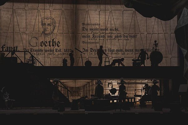 Szene aus "Der Junge Lord", Maggio-Musicale, Florenz 2025