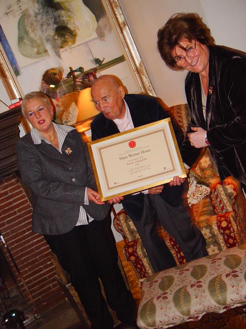 Mit Rita Svandrlik (li.) und Fiamma Nicolodi (re.) bei der Verleihung des "Premio Ardinghello" auf La Leprara, 2010
