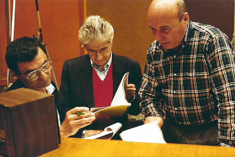 Mit Alain Resnais (mi.) bei der Arbeit am Film 