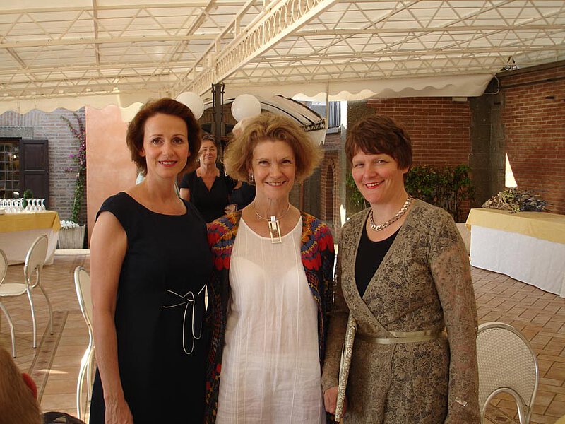 Christiane Albiez, Sally Groves und Wiebke Busch (vorne v.l.n.r.), Susanne Ibach (hinten) zum 85. Geburtstag, Villa del Cardinale, Rocca di Papa, 30.06.2011