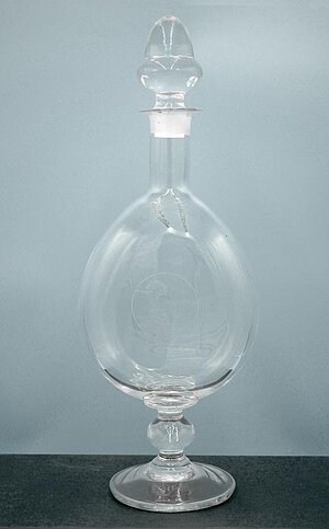 Carafe with a hoopoe engraving
