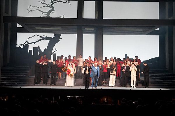 Schlussapplaus nach der Premiere von "Gogo No Eiko", Teatro ...