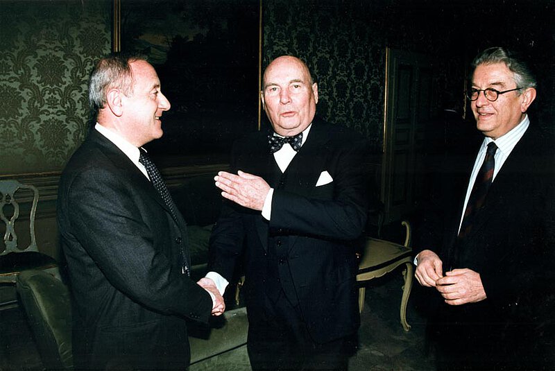 Mit Renato Locchi (Bürgermeister der Stadt Perugia, li.) und Franco Buitoni (re.) anlässlich eines Konzerts des Ensemble Modern, Perugia 2001