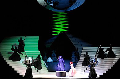 Szenenfoto aus "L'Upupa", Semperoper Dresden, 2009