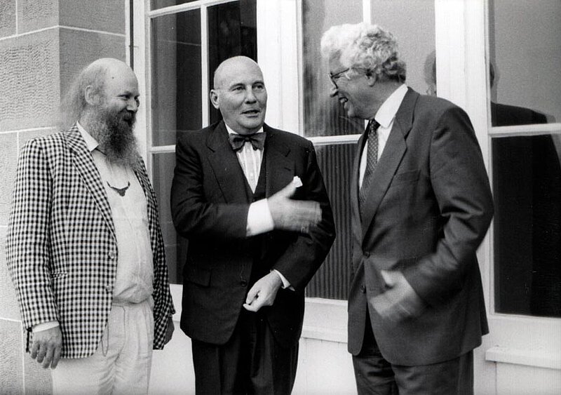 Mit Werner Bärtschi (li.) und Hans Heinrich Schmid, Rektor der Universität Zürich (re.), 1993