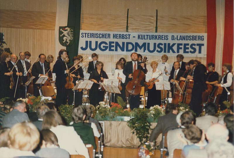 Heinrich Schiff mit dem Orchester der Musikschule beim Jugendmusikfest Deutschlandsberg, 1984