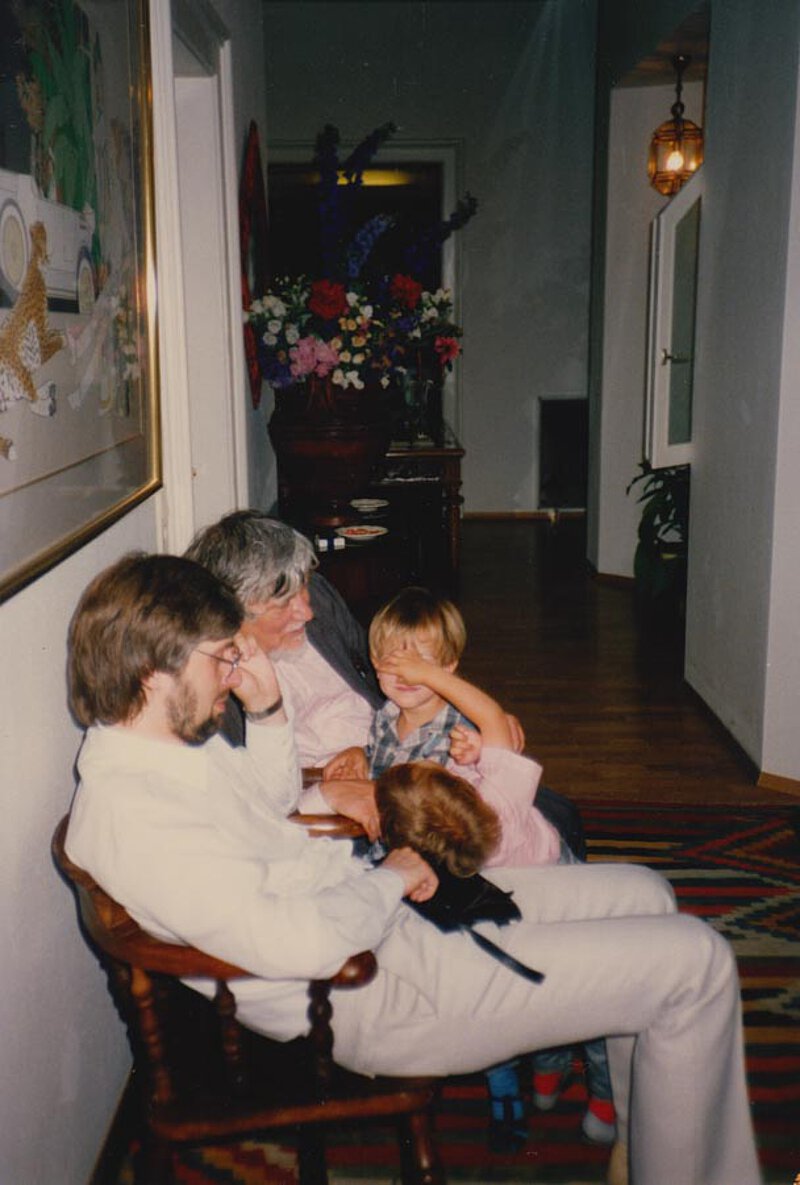 Maximilian Beckschäfer (vorne) und Wilhelm Killmayer in der Henze'schen Wohnung in München, 1987
