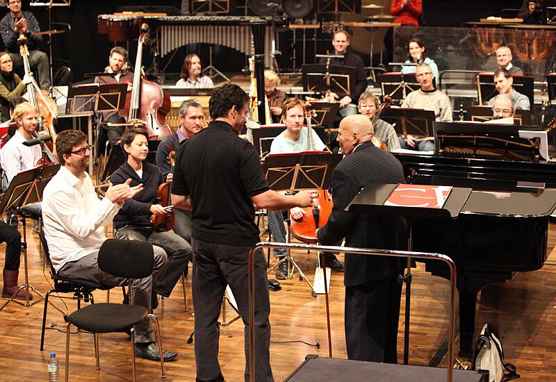 Mit Stephen Sloane und Orchster bei einer Probe zur deutschen Erstaufführung von "Immolazione", Bochum, 10. Dezember 2010