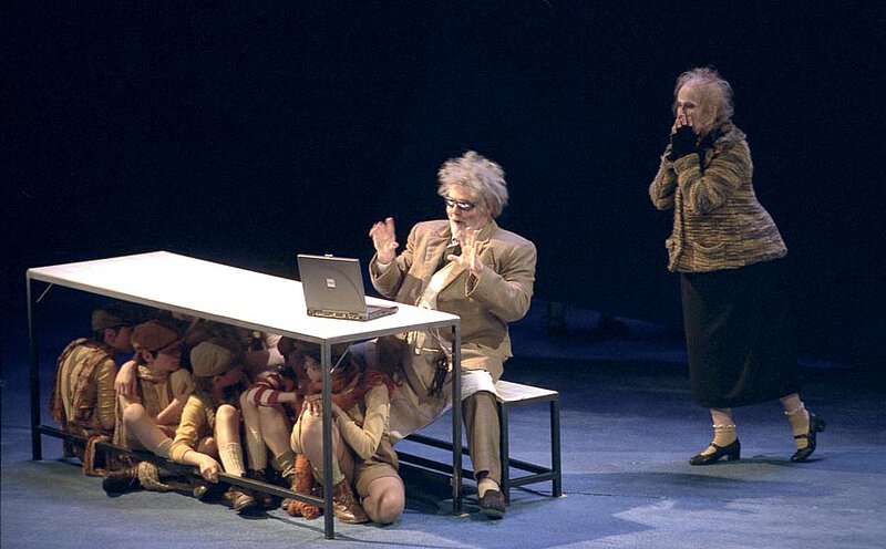 Szenenfoto der Pariser Erstaufführung von "Pollicino", Théâtre du Chatelet, Paris 2005