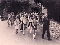 Con i bambini della prima mondiale di Pollicino, Montepulciano 1980