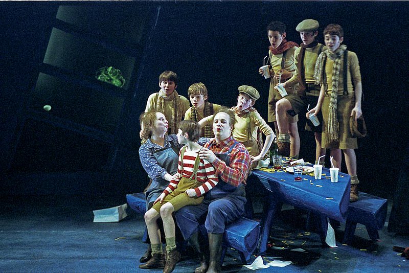 Szenenfoto der Pariser Erstaufführung von "Pollicino", Théâtre du Chatelet, Paris 2005