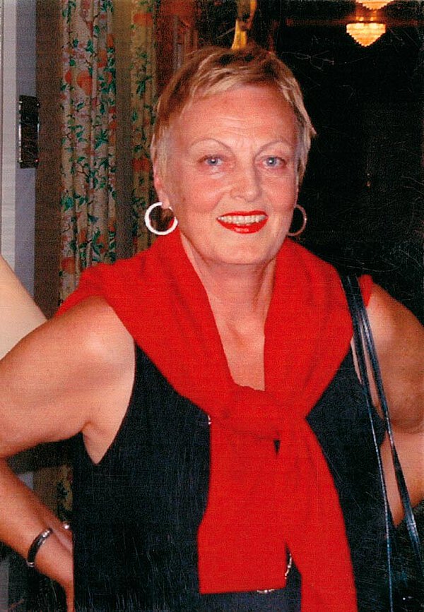 Christa Pfeffer nach der Uraufführung der Sinfonia N. 10 mit...