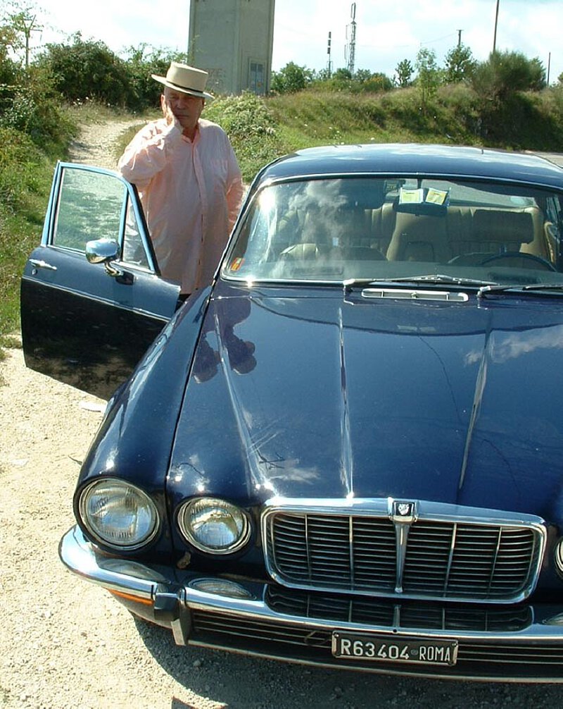 Mit seinem Jaguar am Albaner See, Marino, 2002