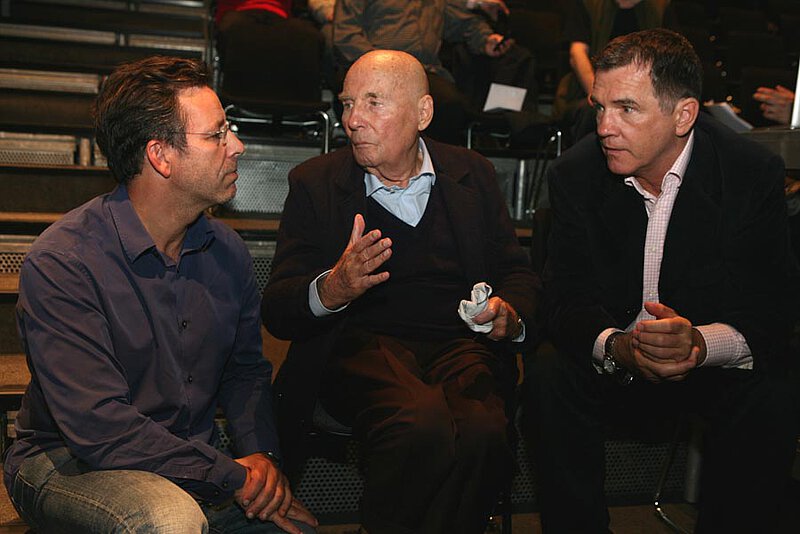 Steven Sloane (Dirigent) im Gespräch mit HWH und Michael Kerstan bei den Proben zu der UA "Gisela! oder Die merk- und denkwürdigen Wege des Glücks", Gladbeck 2010