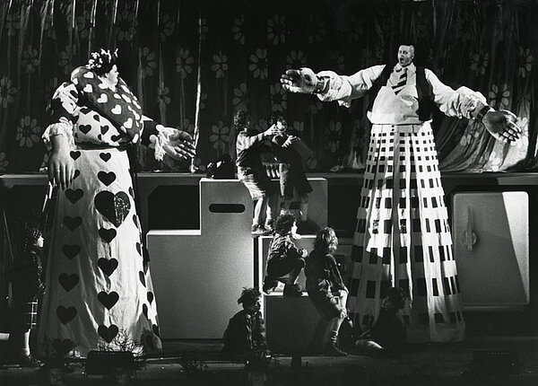Szene aus "Pollicino", Opernhaus Zürich 1992