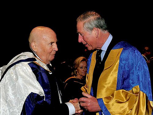 Mit Charles, Prince of Wales und Präsident des Royal College...