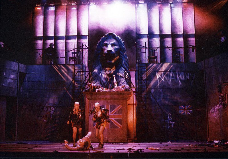 Szene aus der Uraufführung von "Greek", 1. Münchener Biennale 1988