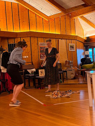 Johanna Dähler und Jeannine Hirzel bei den Proben zu 