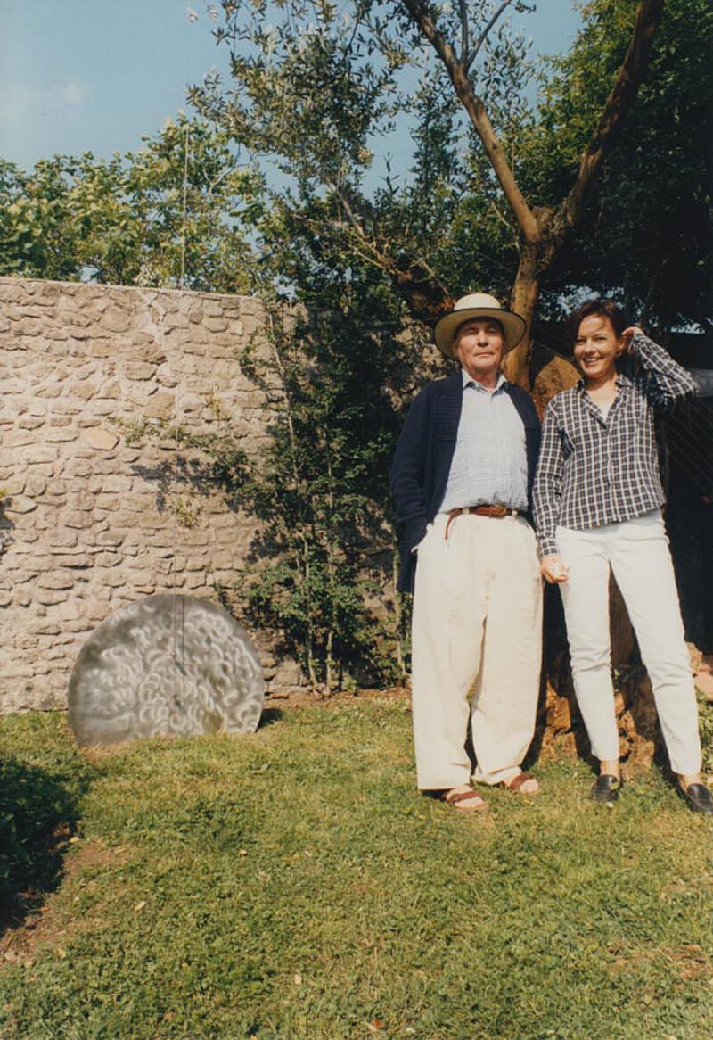 Mit Ute Lehmann bei der Einweihung der Klangskulptur für Hans Werner Henze, Marino 1998
