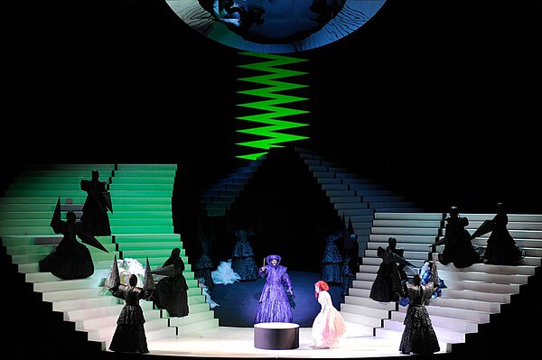 Szenenfoto aus "L'Upupa", Semperoper Dresden, 2009